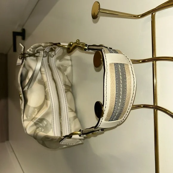 Coach Hobo Purse - Picture 4 of 7